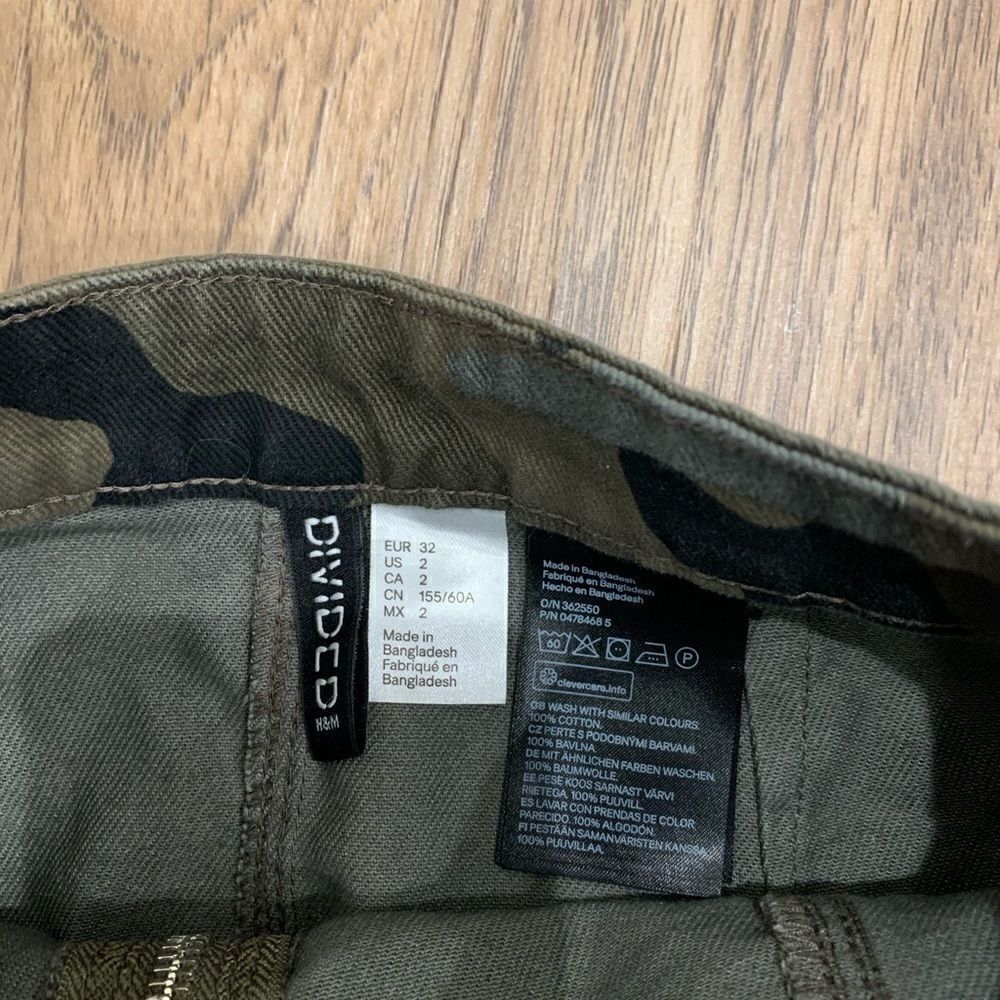 H&M zip up denim camo print skirt - Picture 4 of 4